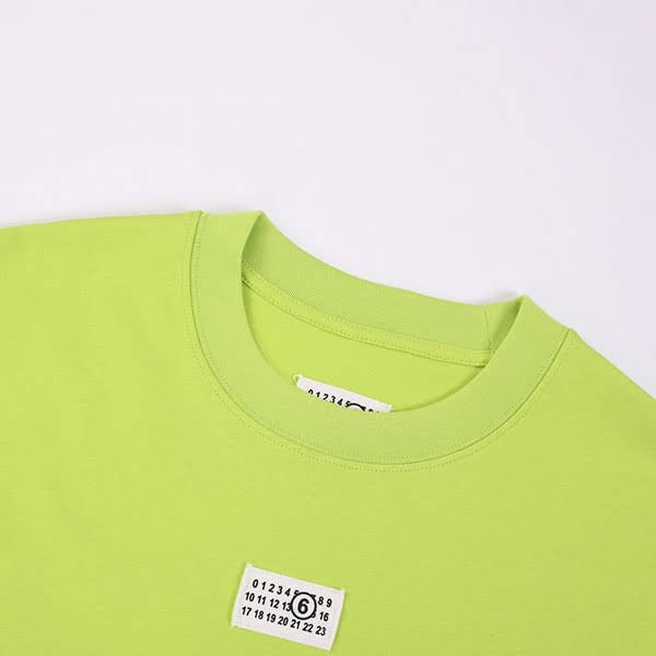 エムエムシックス Tシャツ 偽物 ナンバリング ロゴ Max97498